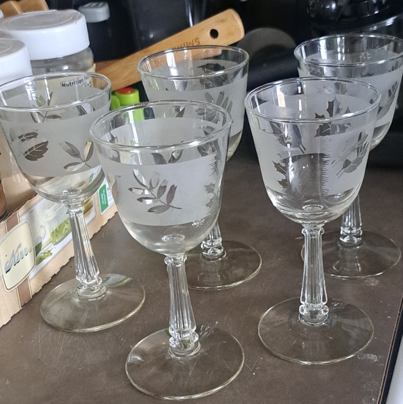 Vintage Libbey Glass Company Silver Leaf Frosted Wine Stem Glasses (Set of 5) - Picture 2 of 5